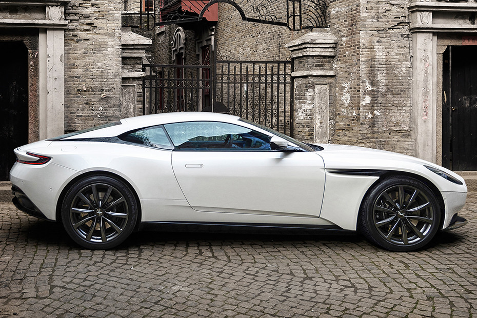 DB11 V12