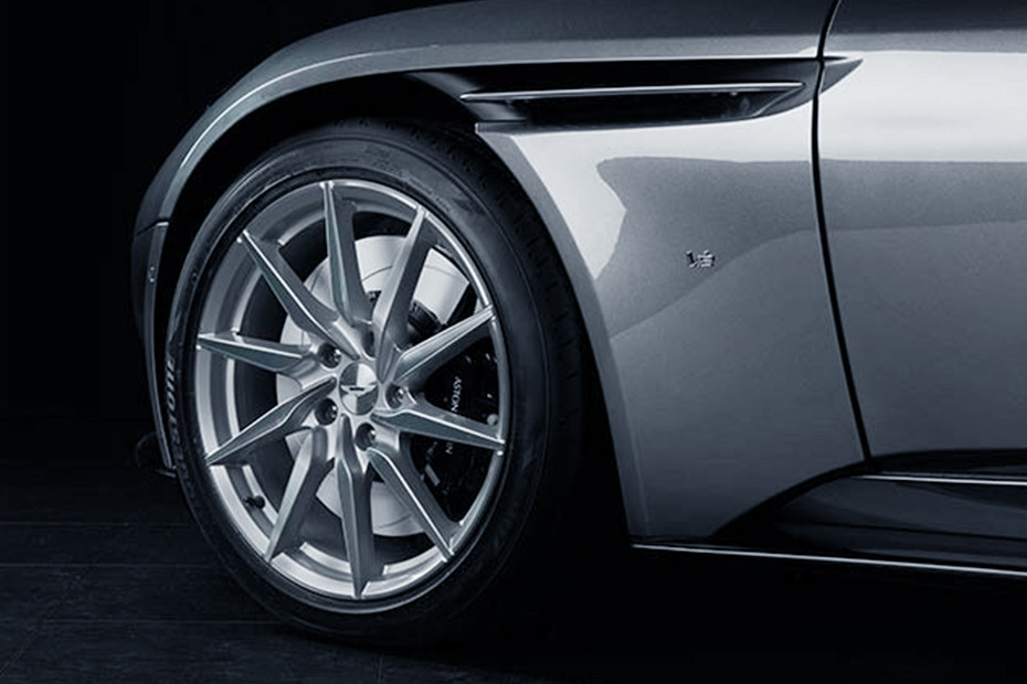 DB11 V12