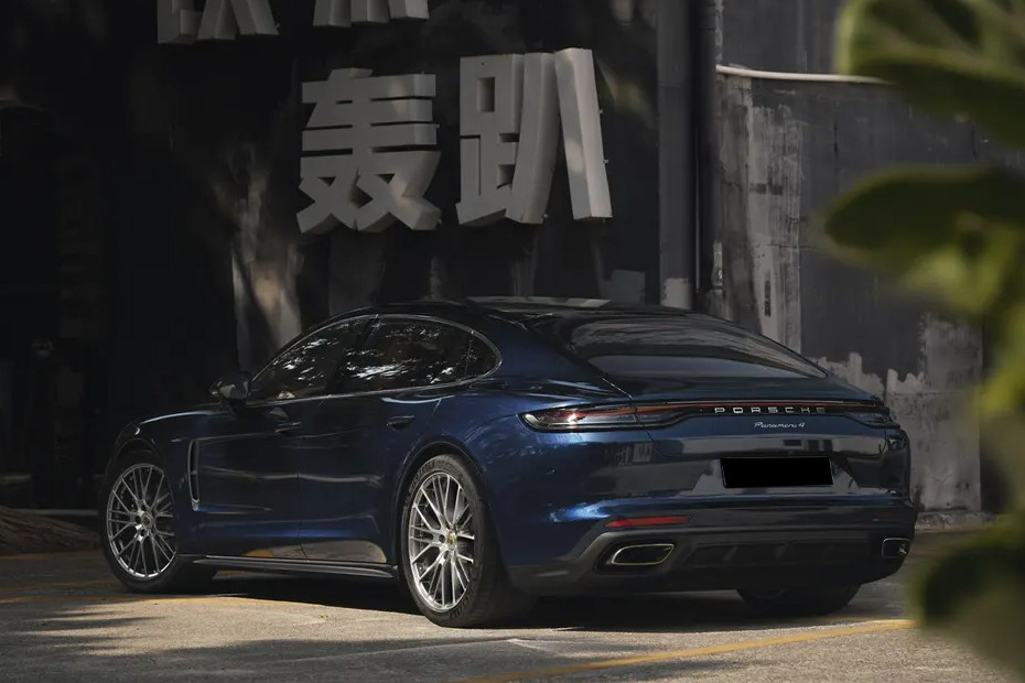 Panamera 2021-2023 Platinum Editio