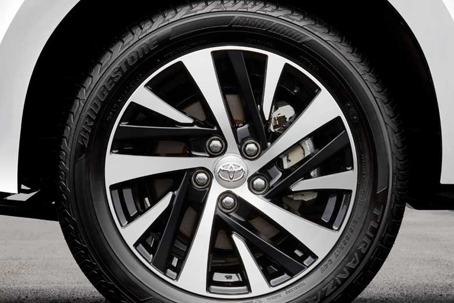 Innova Crysta 2.4 GX 8St