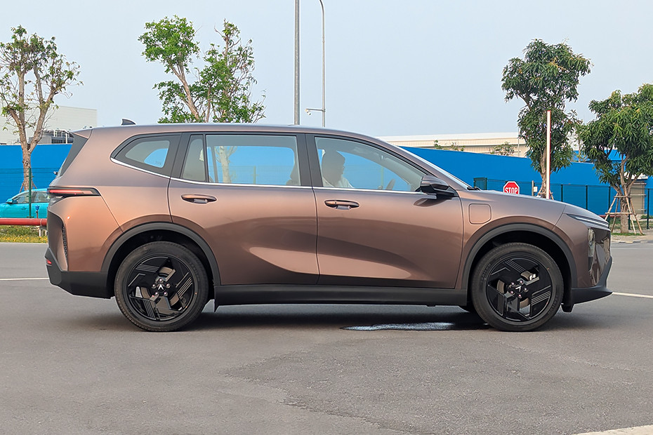 VF MPV 7 Electric